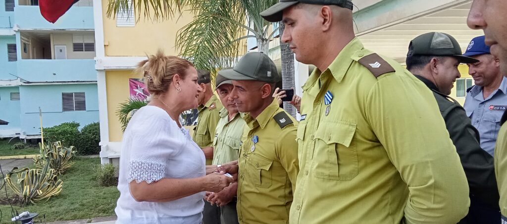 Distinguen a combatientes del Ministerio del Interior en Las Tunas