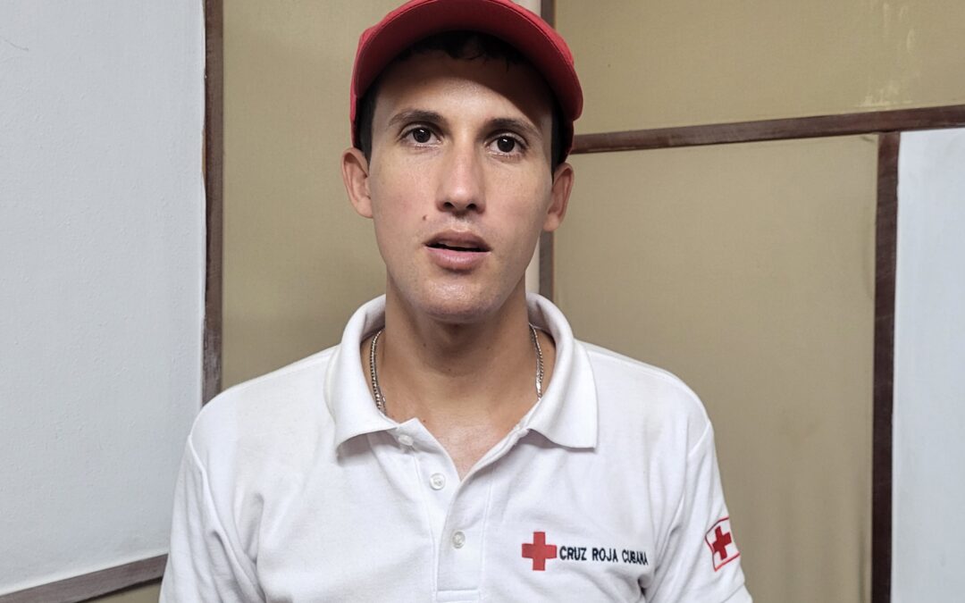 Voluntarios de la Cruz Roja, guardianes de la población ante paso del huracán Melissa