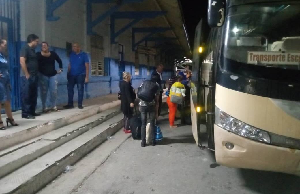 Trasladados a sus destinos pasajeros del tren 16 Holguín-Habana descarrilado en Las Tunas