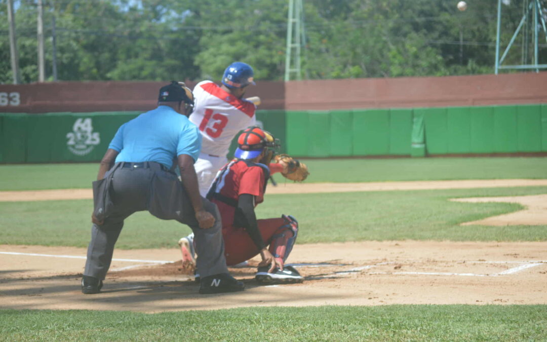 Los Leñadores doblegan a los Huracanes en 11 entradas