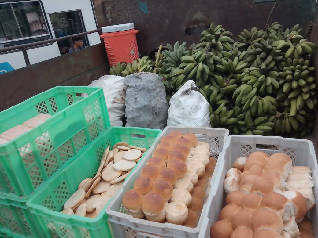 Realiza Amancio donación de alimentos para damnificados del huracán Melissa Realiza Amancio donación de alimentos para damnificados del huracán Melissa