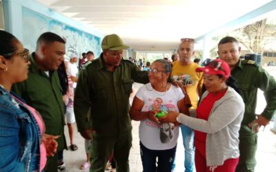 Realiza Amancio donación de alimentos para damnificados del huracán Melissa