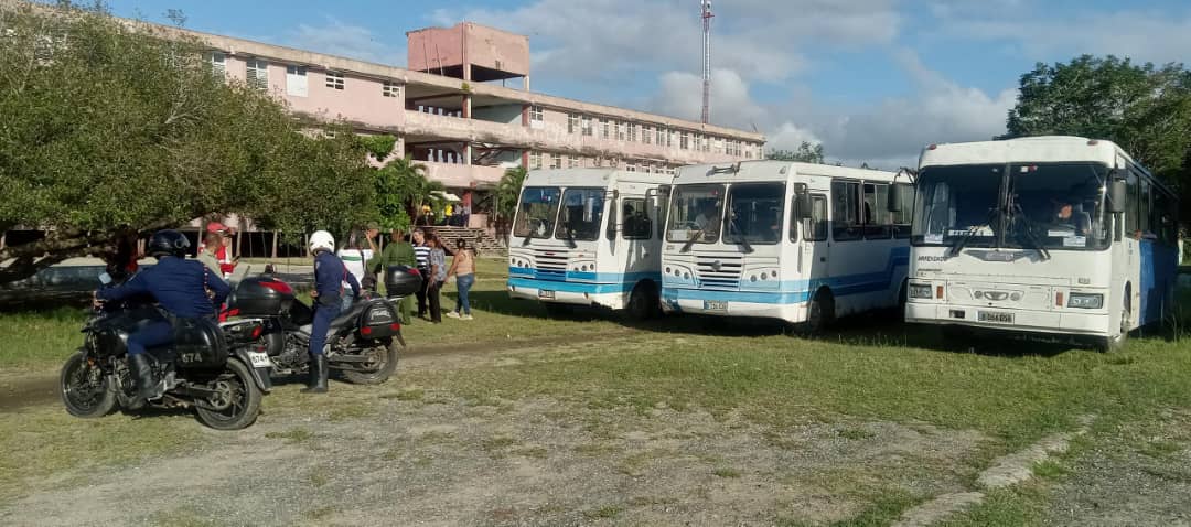 Regresan a Granma más de 100 habitantes tras el paso del huracán Melissa