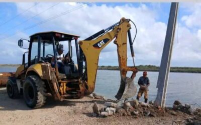 Trabajadores eléctricos restablecen servicio en Salinera Las Tunas