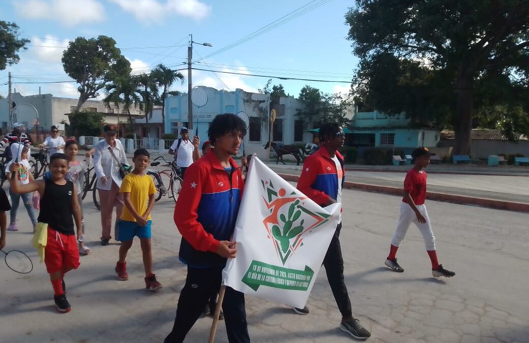 Recorre Amancio bandera conmemorativa por el Día de la Cultura Física y el Deporte
