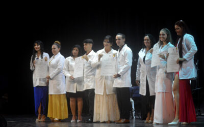 Nuevos profesionales de la salud reciben sus títulos con orgullo y compromiso
