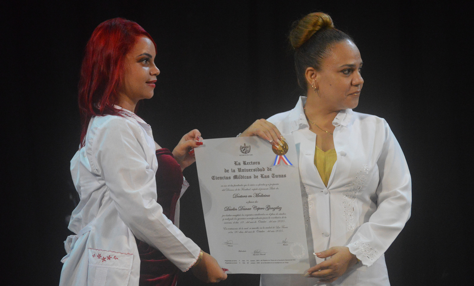 Nuevos profesionales de la salud reciben sus títulos con orgullo y compromiso