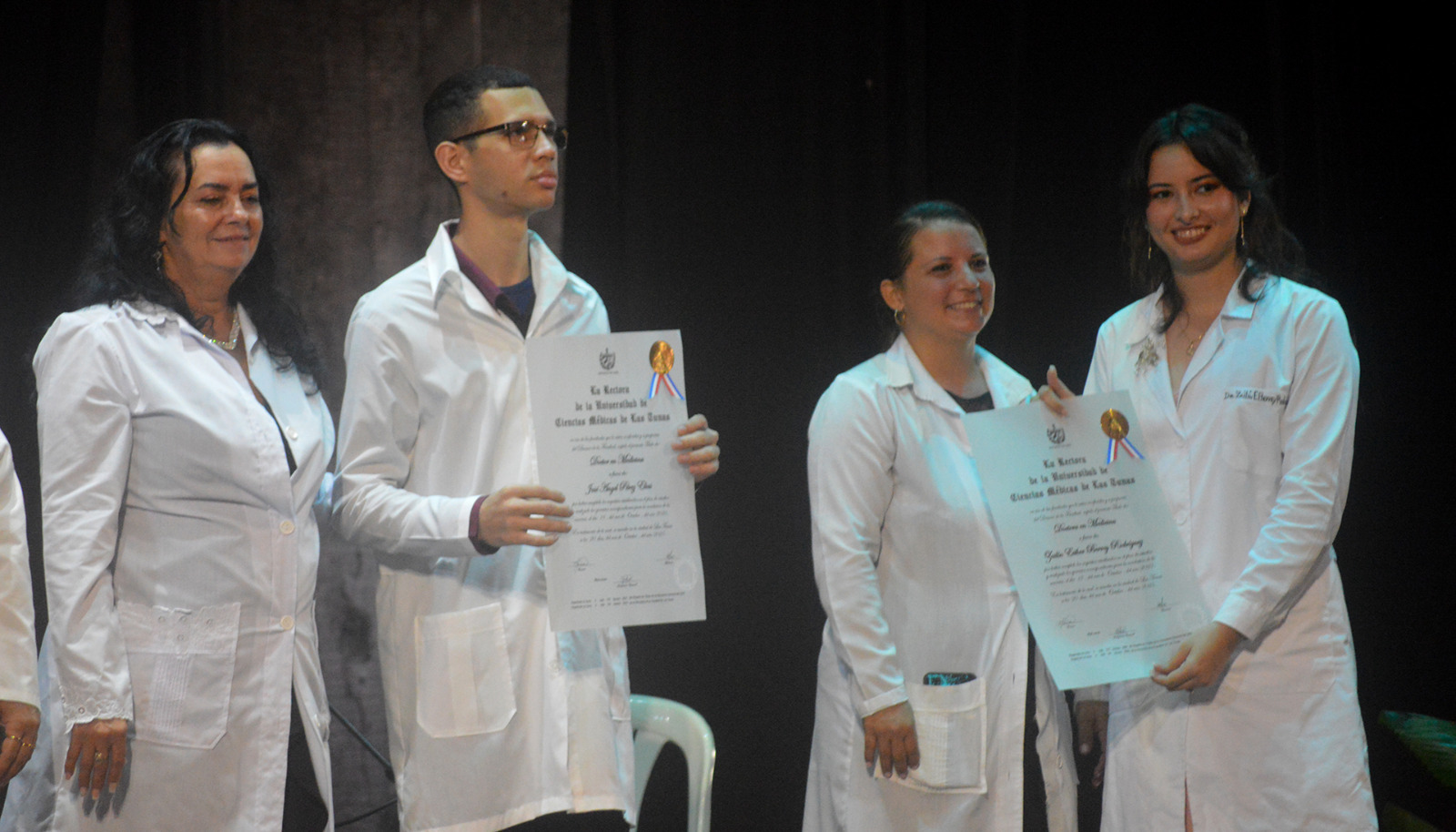 Nuevos profesionales de la salud reciben sus títulos con orgullo y compromiso