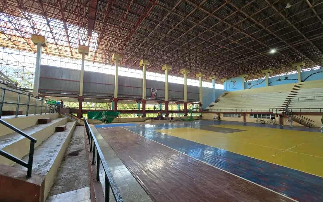 Renace la sala polivalente «Leonardo Mckenzie» para celebrar los 40 años de la cultura física y el deporte