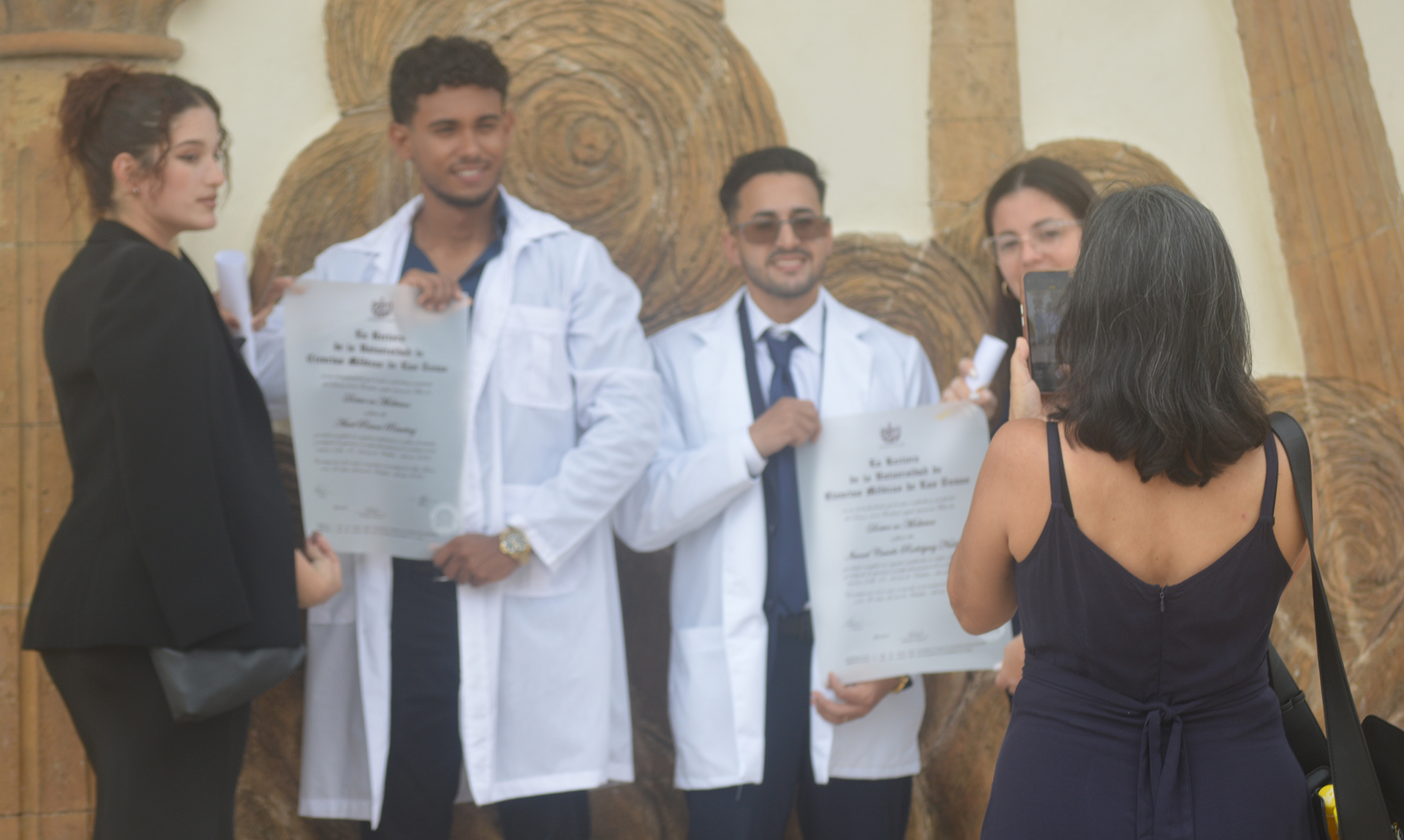 Nuevos profesionales de la salud reciben sus títulos con orgullo y compromiso