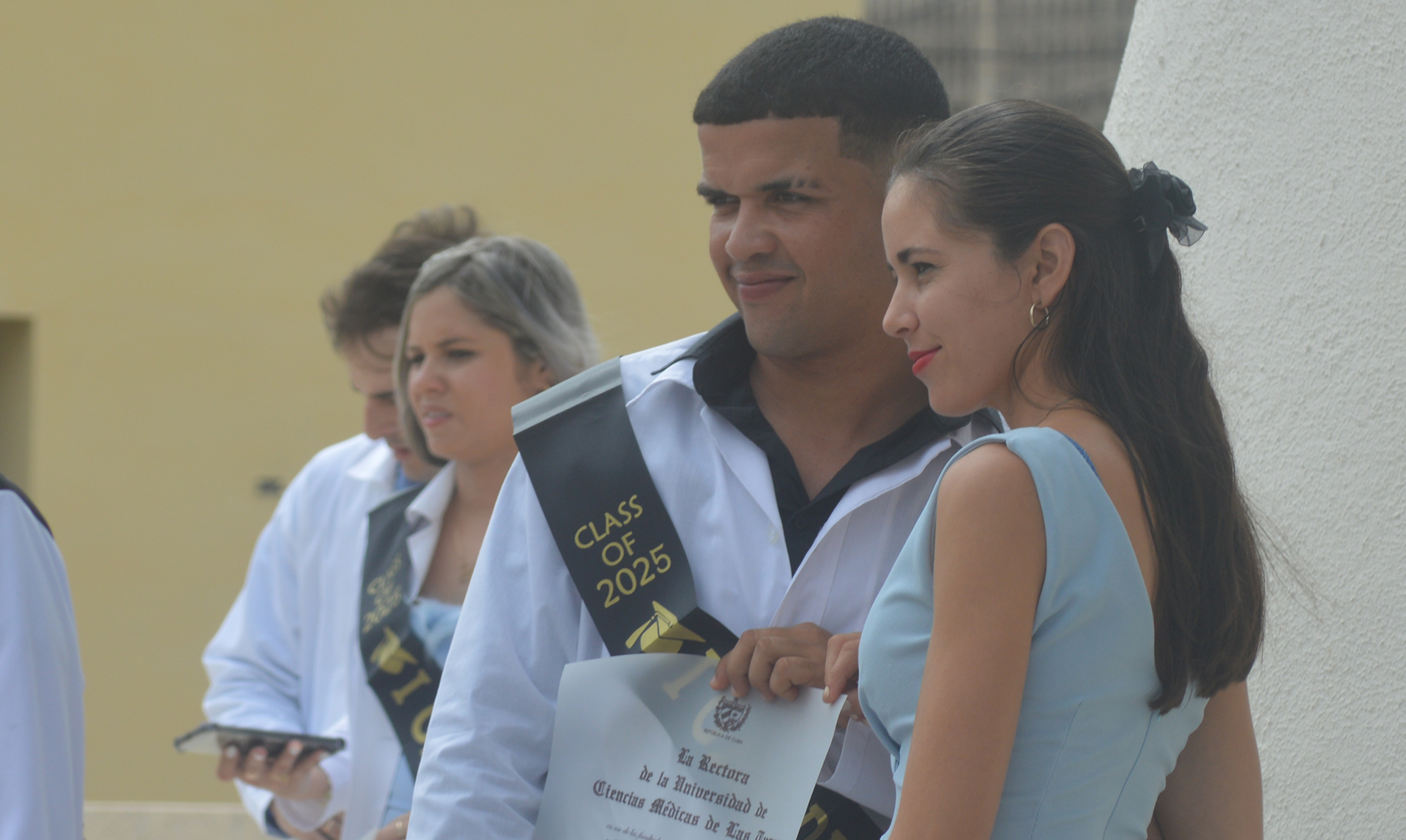 Nuevos profesionales de la salud reciben sus títulos con orgullo y compromiso