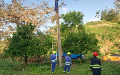 Trabajadores de la Empresa Eléctrica de LasTunas continúan labores de recuperación en Santiago de Cuba