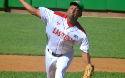 Los Leñadores noquean a los Gallos y se mantienen firmes en la cima