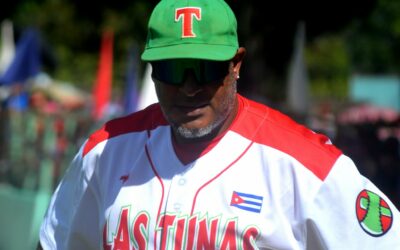 Yordanis Alarcón entra en la historia del béisbol cubano con dos mil hits