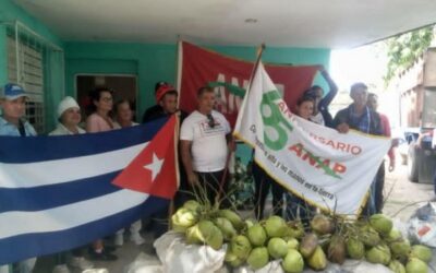 Campesinos en Colombia donan productos agropecuarios al hogar materno