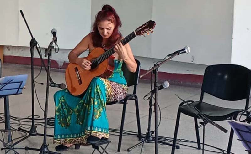 Del sueño a la poesía: pasión, melodía y corazón Del sueño a la poesía: pasión, melodía y corazón