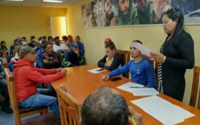 Desarrollan colectivos laborales en Colombia presentación del plan de la economía 2026