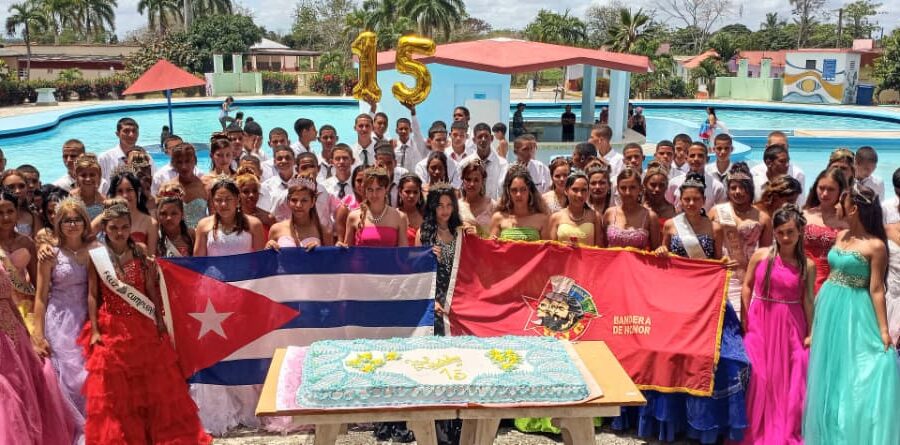 Celebró Escuela Militar Camilo Cienfuegos de Las Tunas los 15 años colectivos