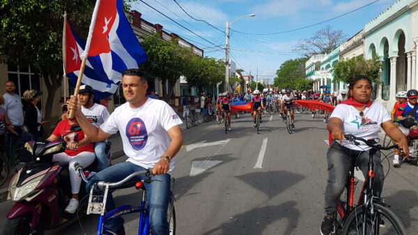 Juventud tunera pedaleando por la historia