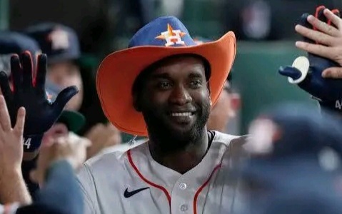 Yordan Álvarez vuela solo: diez jonrones y liderato absoluto en la MLB