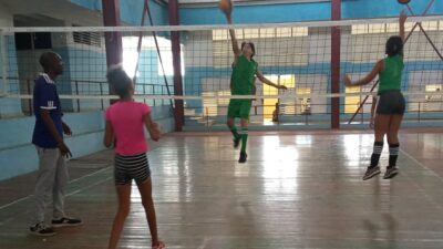 El voleibol escolar tunero se prepara en medio de la incertidumbre competitiva