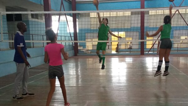 El voleibol escolar tunero se prepara en medio de la incertidumbre competitiva