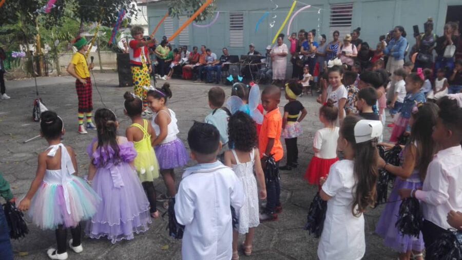 Celebran en Colombia aniversario 65 de creados los círculos infantiles