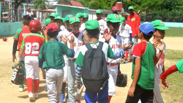 Campeonatos infantiles mantienen vivo el béisbol en Las Tunas 