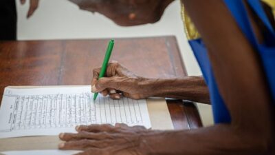 Una firma de paz contra el cerco