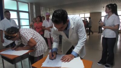Trabajadores de la Salud en Las Tunas firman por la Patria
