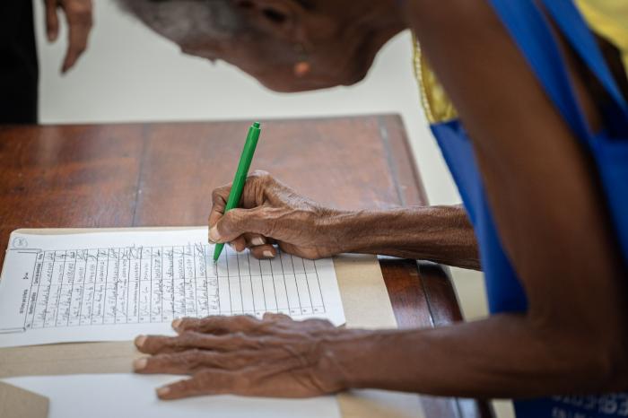 Una firma de paz contra el cerco