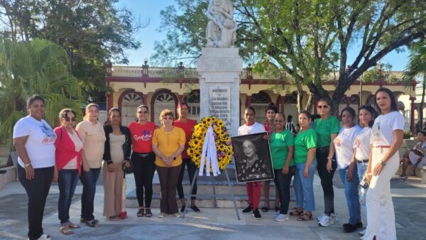 Mujeres tuneras denuncian el bloqueo y rinden tributo a Vilma Espín en su natalicio