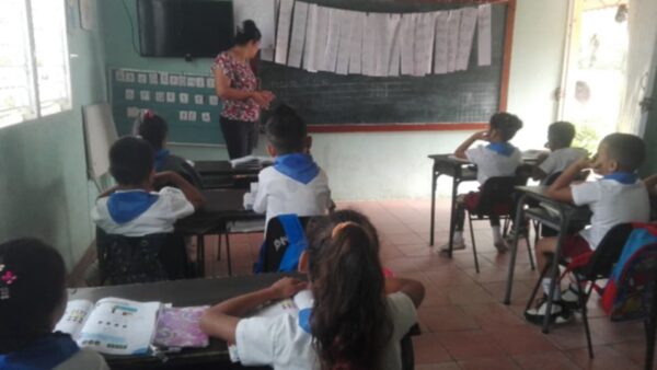 Adoptan medidas en Colombia para la continuación del curso escolar