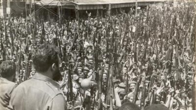 «¡Viva la Revolución socialista!»