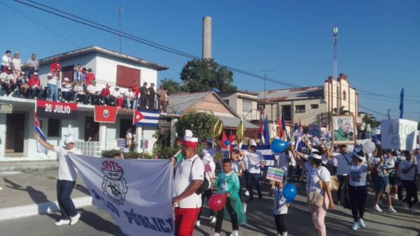Colombianos reafirman su unidad en la Plaza de los Trabajadores