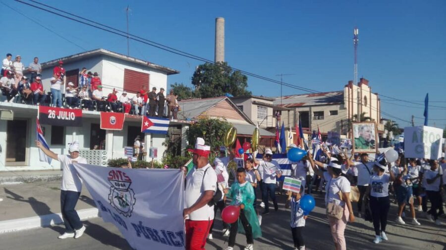 Colombianos reafirman su unidad en la Plaza de los Trabajadores