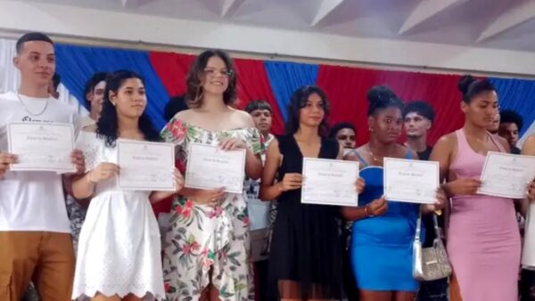 Graduación en la EIDE tunera:  reconocimiento a la excelencia en el curso escolar 2025-2026 