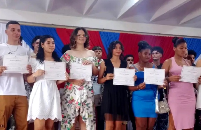 Graduación en la EIDE tunera:  reconocimiento a la excelencia en el curso escolar 2025-2026 
