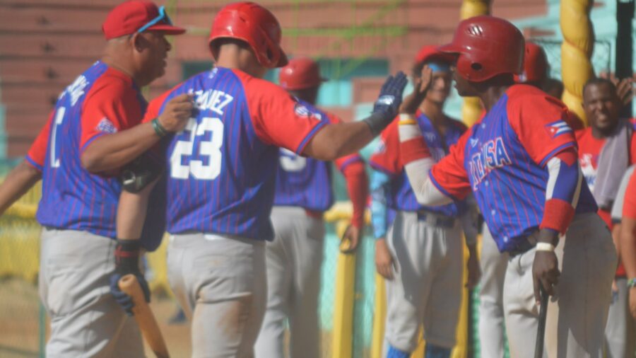 Tropiezo tunero en casa: un jonrón en el décimo decide el duelo entre Leñadores y Cazadores