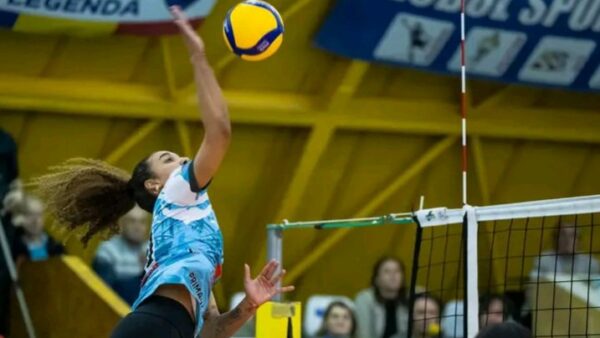 Claudia Tarín concluye su temporada en Rumanía 