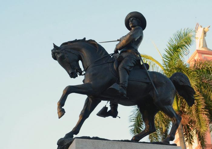 El Mayor sigue cabalgando en su llanura, en su Isla