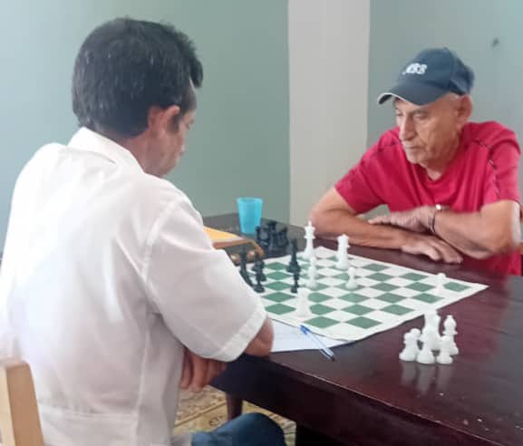 Empate de Maestros en segunda ronda del Campeonato Municipal de Ajedrez Puerto Padre 2026