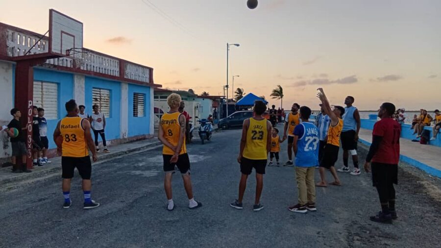 Nace proyecto de baloncesto 3x3 en el malecón de Puerto Padre