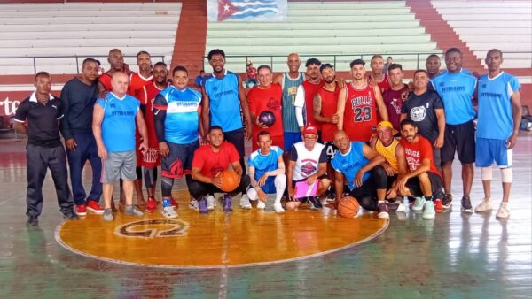 Holguín se lleva el amistoso de basket ante Puerto Padre y Chaparra