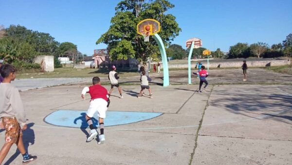 Avanza en Amancio recuperación de instalaciones deportivas