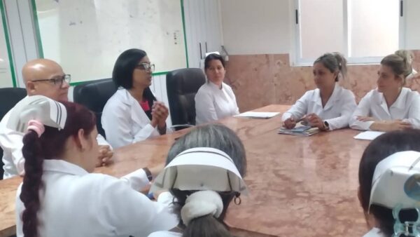 Fortalecen en el Hospital Ernesto Guevara la preparación docente en Enfermería