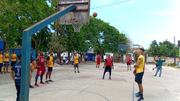 Amistoso de lujo: veteranos de Puerto Padre y Chaparra visitan a Holguín en Ateneo Deportivo