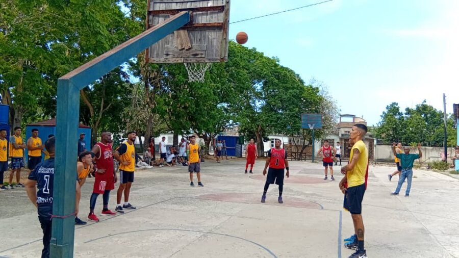 Amistoso de lujo: veteranos de Puerto Padre y Chaparra visitan a Holguín en Ateneo Deportivo
