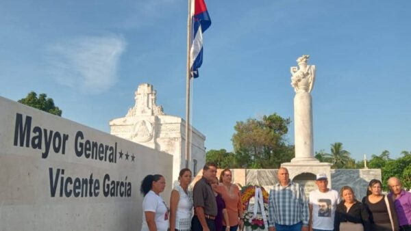 Máximas autoridades de la provincia rinden homenaje a Brígida Zaldívar, madre de los tuneros