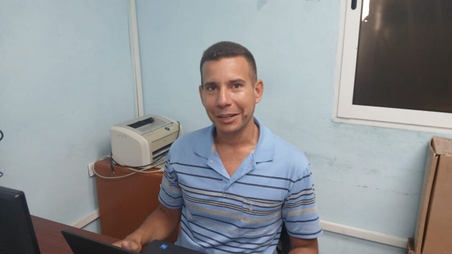 Yendri Pérez, integrante de la vanguardia de jóvenes investigadores del Centro Provincial Meteorológico de Las Tunas